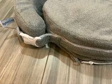 Load image into Gallery viewer, Deluxe nursing pillow