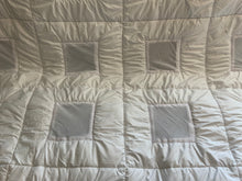 Load image into Gallery viewer, Down alternative comforter (full)