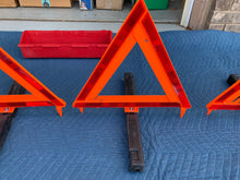 Load image into Gallery viewer, Cortina 3 Piece Triangle Warning Kit with Case