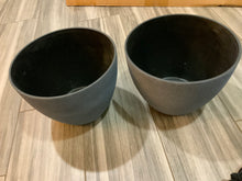 Load image into Gallery viewer, Set of 2 flower pots