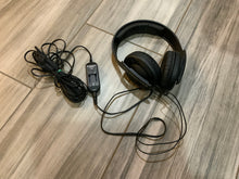 Load image into Gallery viewer, HD 65 TV closed back dynamic headphones for TV