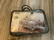 Load image into Gallery viewer, 15lb. Weighted blanket (60” x 80”)