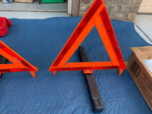Load image into Gallery viewer, Cortina 3 Piece Triangle Warning Kit with Case