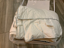 Load image into Gallery viewer, Queen duvet insert