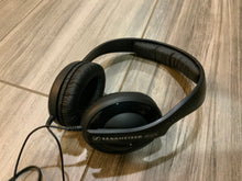 Load image into Gallery viewer, HD 65 TV closed back dynamic headphones for TV