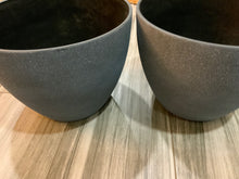 Load image into Gallery viewer, Set of 2 flower pots