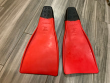 Load image into Gallery viewer, Long floating fins for swimming or snorkeling