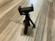 Load image into Gallery viewer, Expandable tabletop phone tripod
