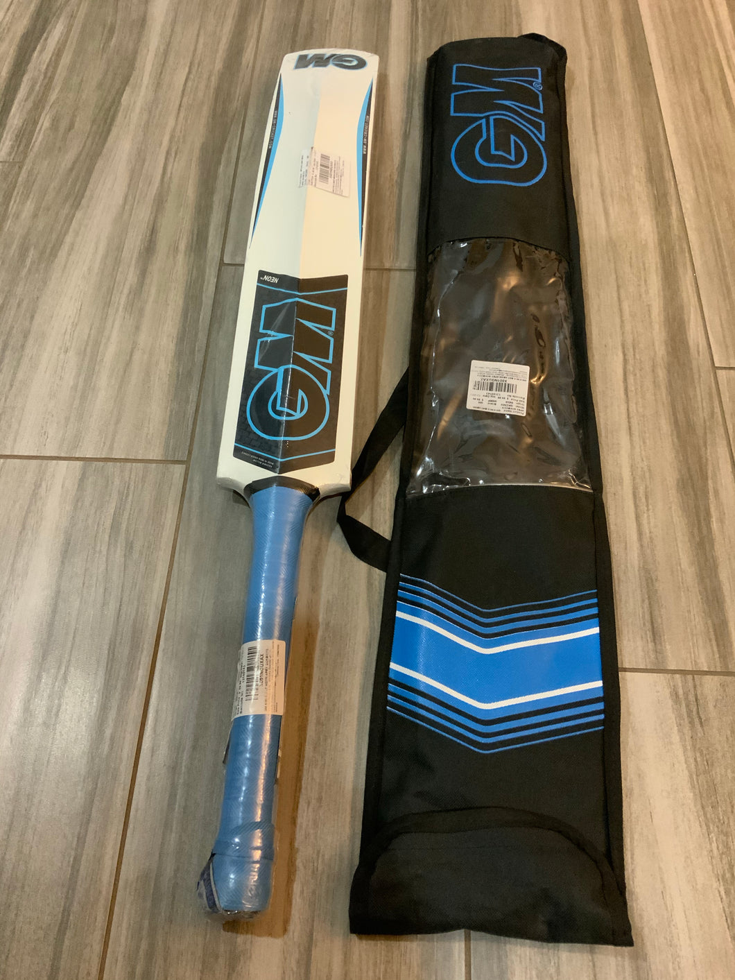 Short handle cricket bat