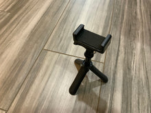 Load image into Gallery viewer, Expandable tabletop phone tripod
