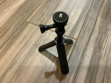 Load image into Gallery viewer, Expandable tabletop phone tripod
