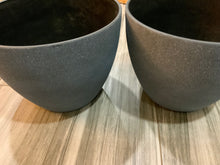 Load image into Gallery viewer, Set of 2 flower pots
